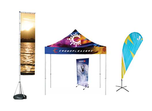 Messezelte und Flaggen Banner